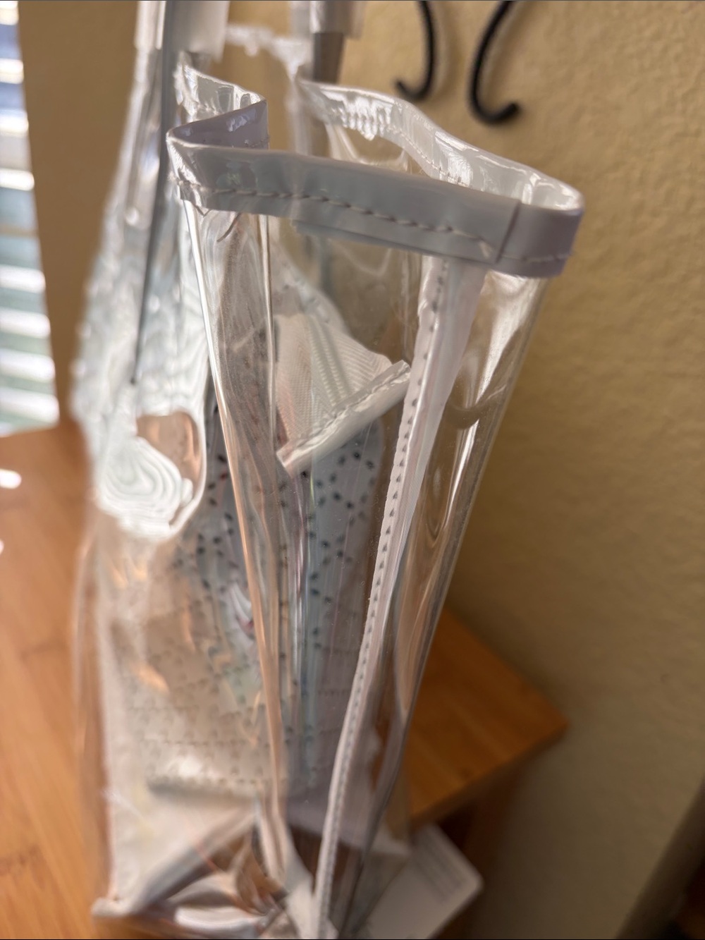 Estee Lauder Clear Tote with White Trim and Printed Insert - Picture 5 of 6